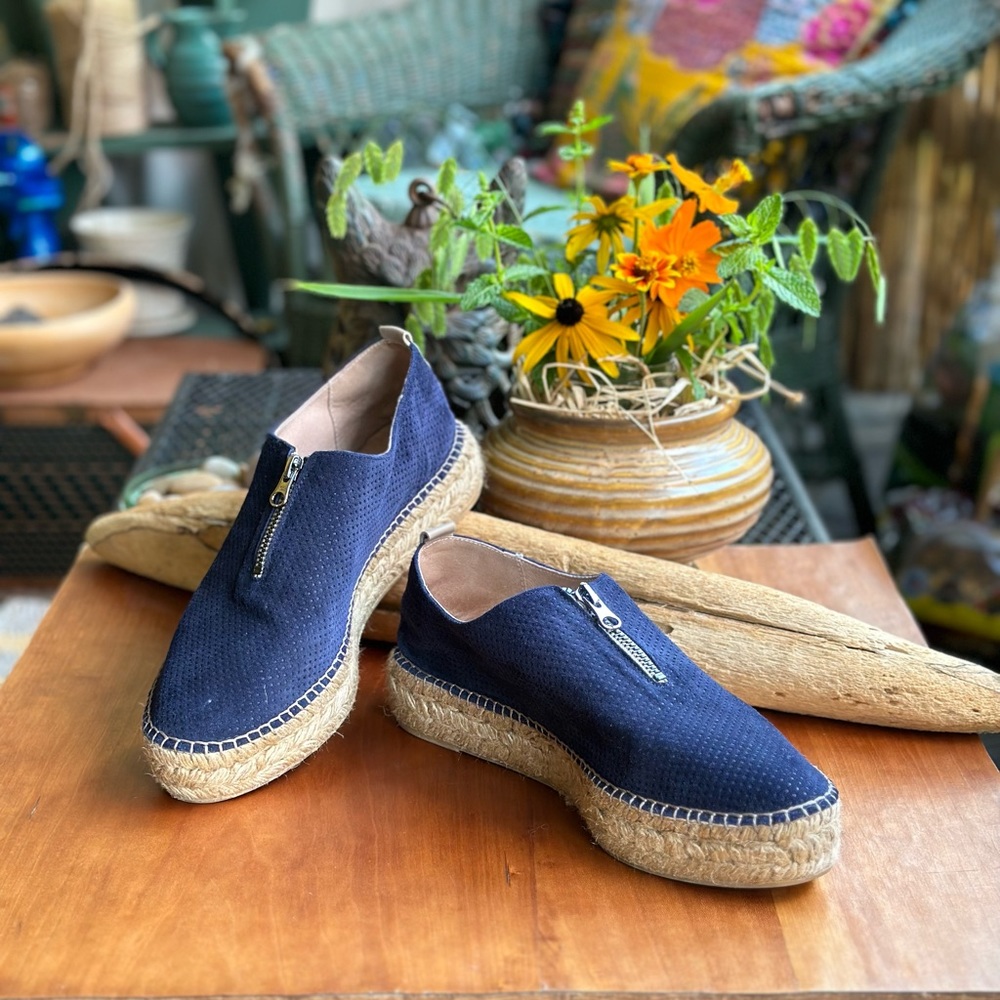 Eric Michaels Serena blue nubuck zip front platform espadrille. Size 41 / 9